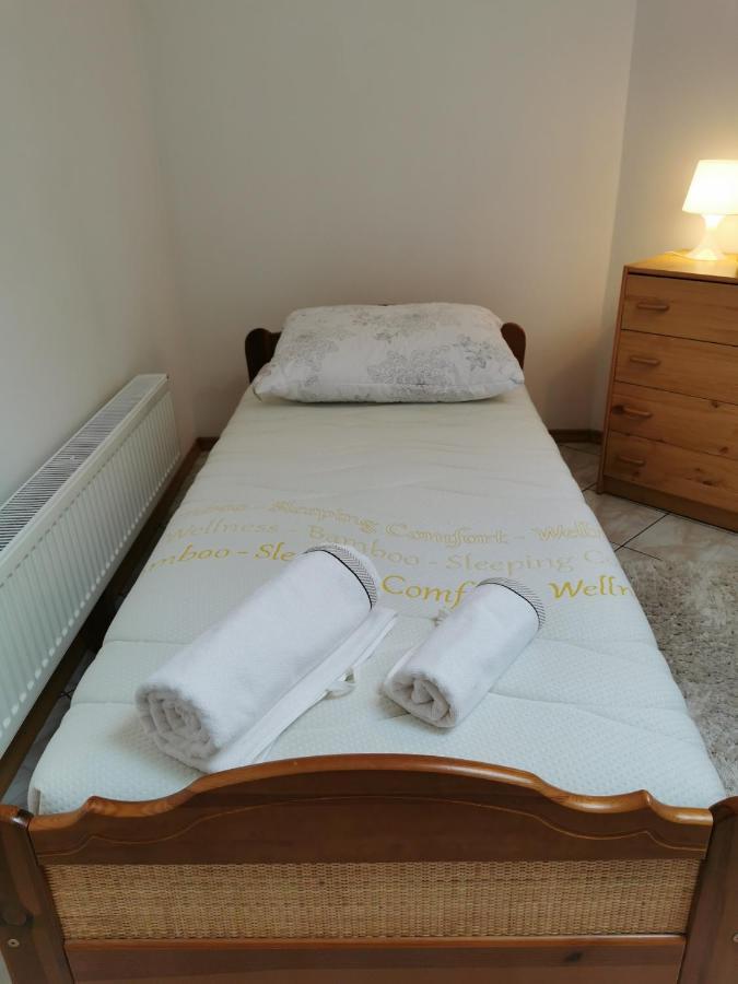 White Apartment يابولنا المظهر الخارجي الصورة